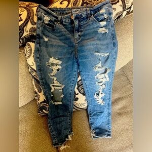 American Eagle Distressed Skinny jeans